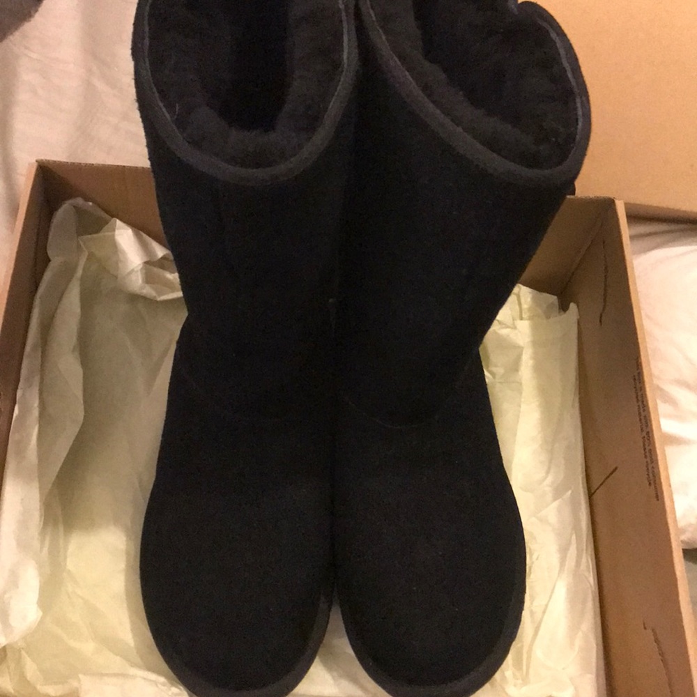 Almost New Authentic Black Uggs - image 4